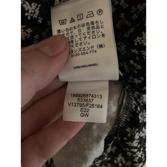 Lands End Black And White Floral XLT Pocket Tshirt - Picture 6 of 8